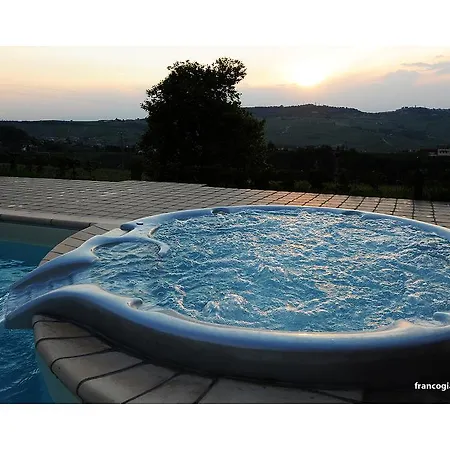 Agriturismo Bianconiglio Monforte dʼAlba Exterior foto