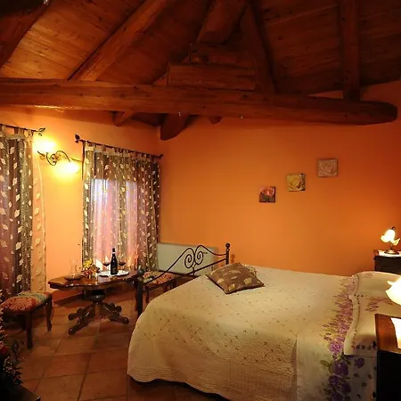 Agriturismo Bianconiglio Monforte dʼAlba Habitación foto