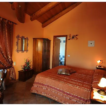 Agriturismo Bianconiglio Monforte dʼAlba Habitación foto