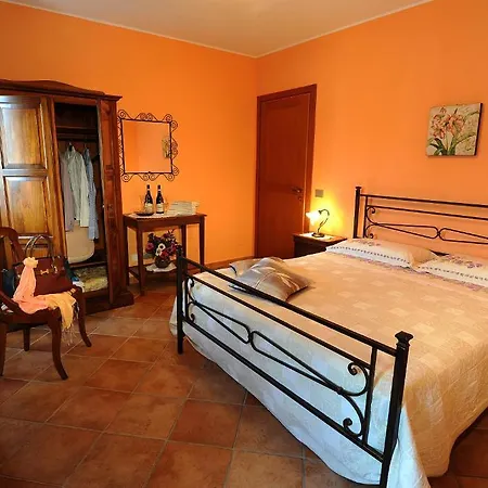Agriturismo Bianconiglio Monforte dʼAlba Habitación foto