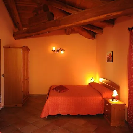 Agriturismo Bianconiglio Monforte dʼAlba Habitación foto