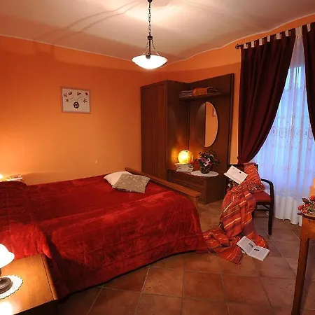Agriturismo Bianconiglio Monforte dʼAlba Habitación foto