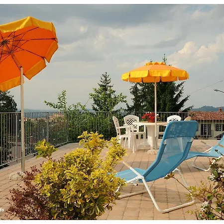 Agriturismo Bianconiglio Monforte dʼAlba Habitación foto